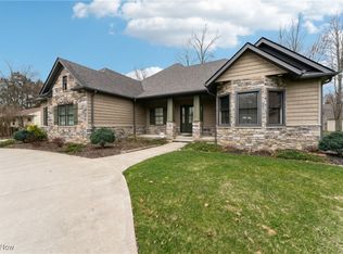 4050 Bradley Rd, Westlake, OH 44145