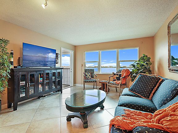 3rd image of 1516 S Lakeside Drive #402