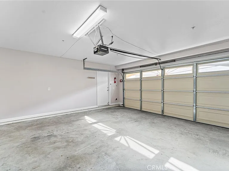 435 Cerritos Ave — Photo 32