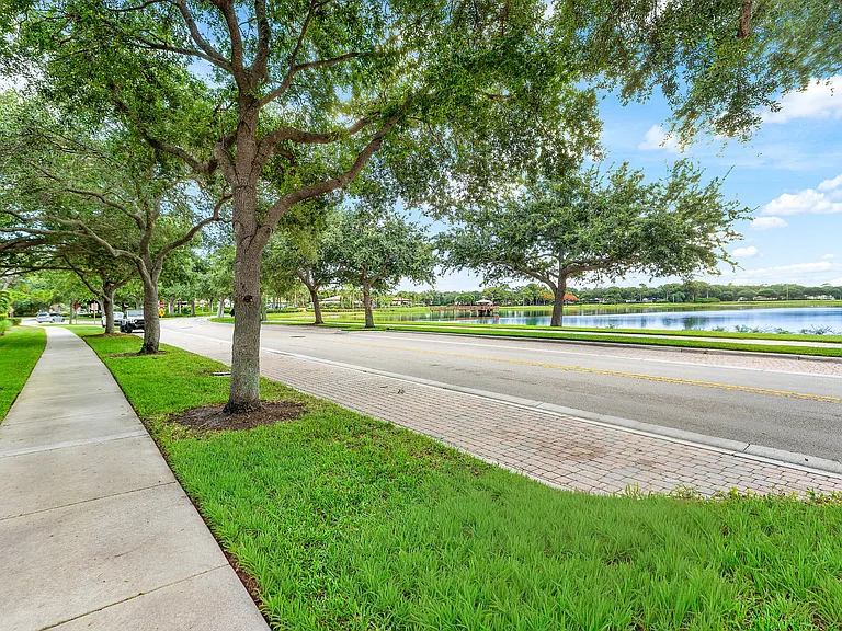 550 Tomahawk Ct — Photo 35