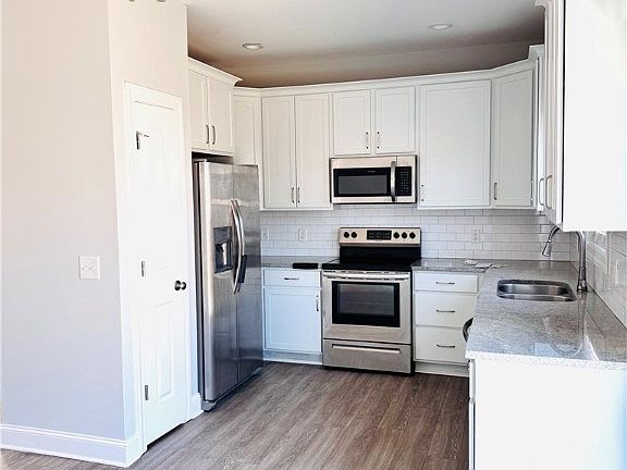 3rd image of 3928 Pensacola Dr
