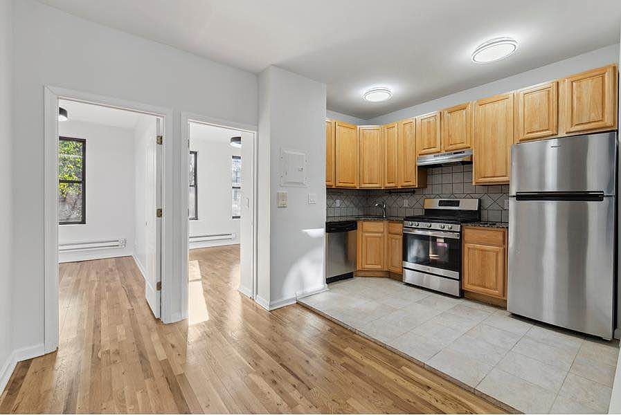 1st image of 1643 8th Ave #1R
