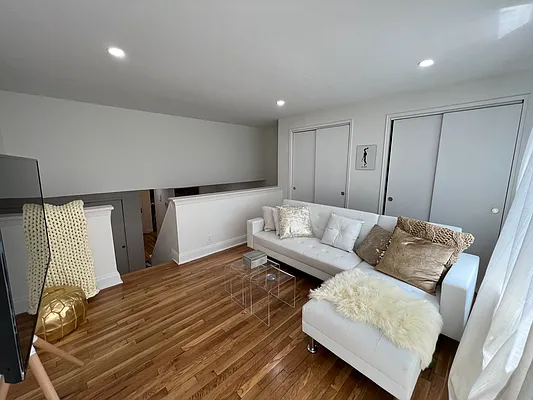 Rented by AZ REALTY NYC LLC | media 7