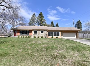 8900 N Iroquois Rd, Bayside, WI 53217