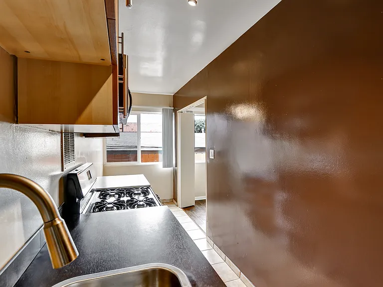 Park Loma Apartments — Photo 14