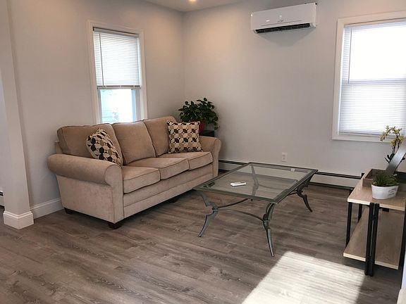 5th image of 529 E Broadway Floor 2