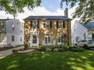 2435 N 84th St, Wauwatosa, WI 53226