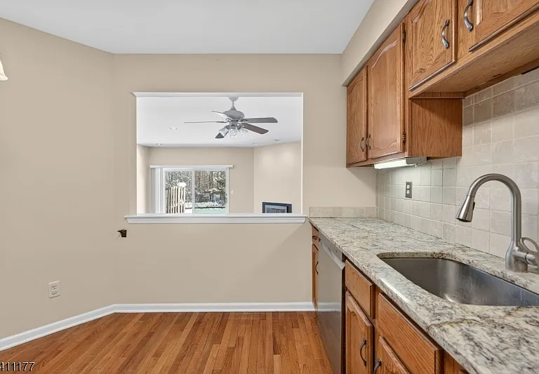 140 Kingston Ct — Photo 11