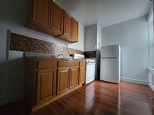 2nd image of 452 Jamaica Ave #5F