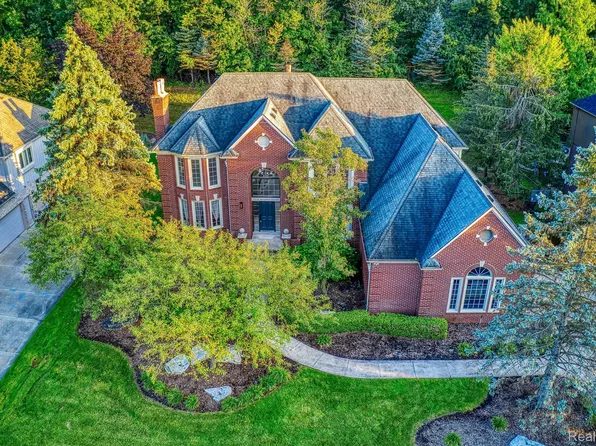2379 Belmont Ct, Troy, MI 48098