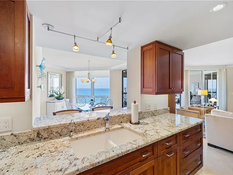4021 Gulf Shore Blvd N #1804 — Photo 9