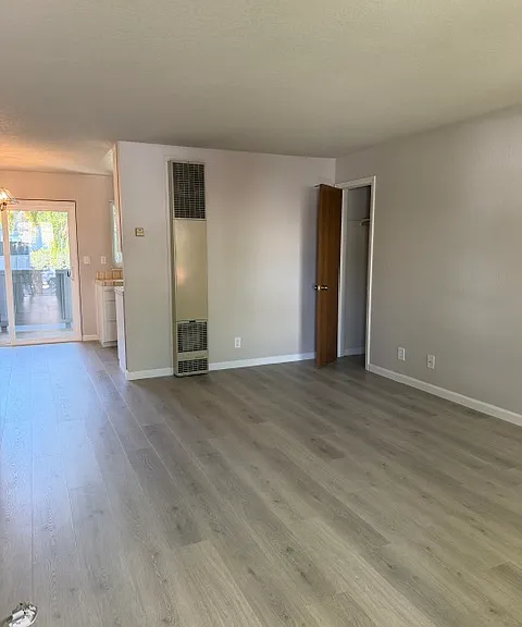 1095 Newhall St #B — Photo 2