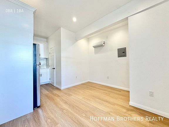 2nd image of 5840 Willoughby Ave #9A