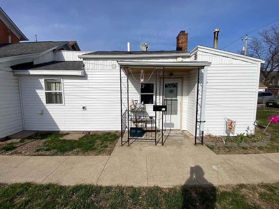 2nd image of 808 Rhomberg Ave