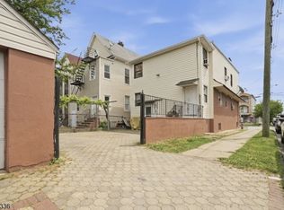 75 Geneva St, Elizabeth City, NJ 07206
