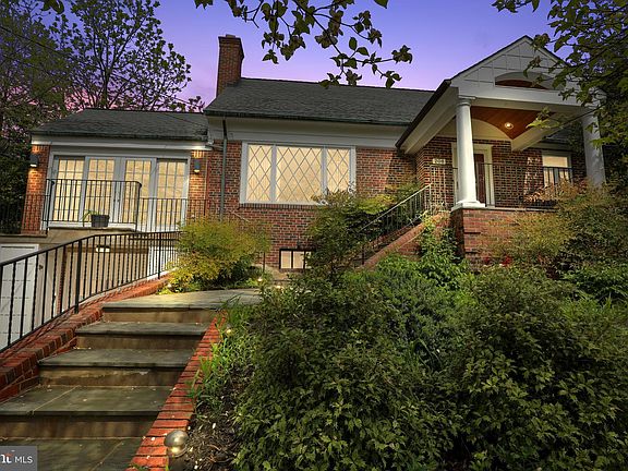 2nd image of 208 Lexington Dr