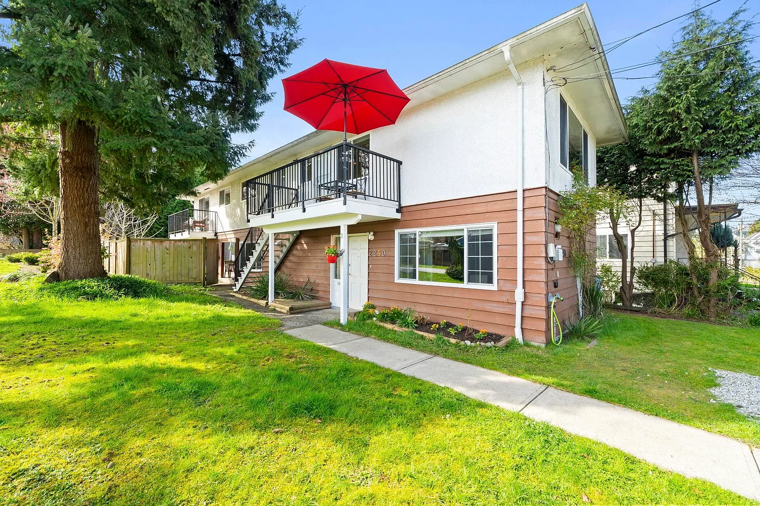 2250 Hawthorne Ave photo 1