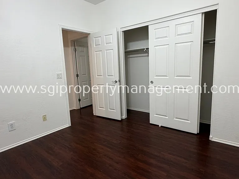 1243 E Walnut Rd — Photo 7