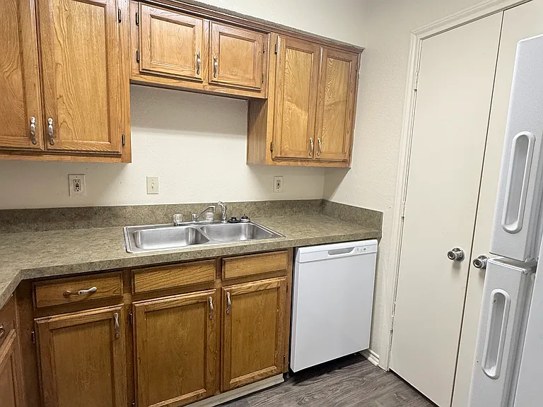721 Avenue A #3 — Photo 6