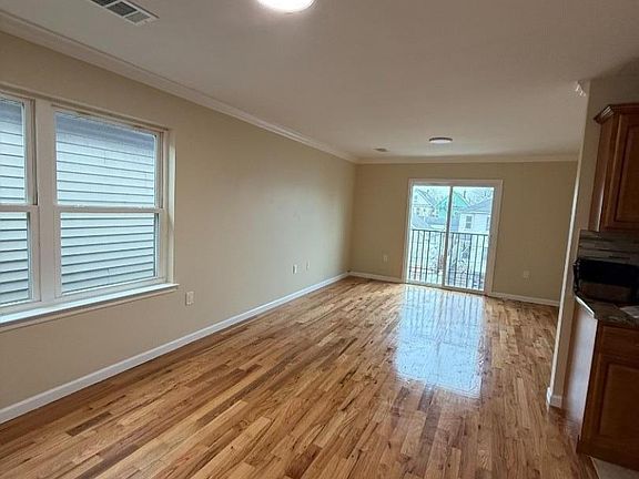 5th image of 50 Delaware St