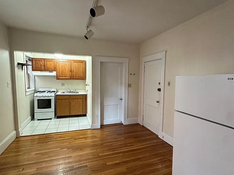 39 Lee St #3A — Photo 4