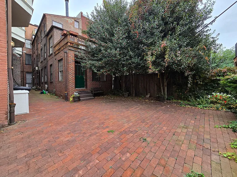 1738 Green St — Photo 30