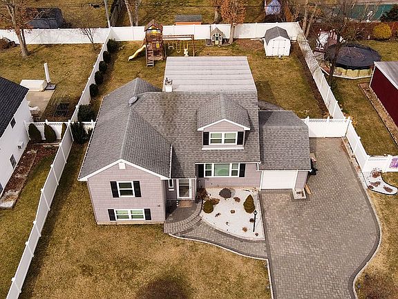 4th image of 8 Leonard Ln