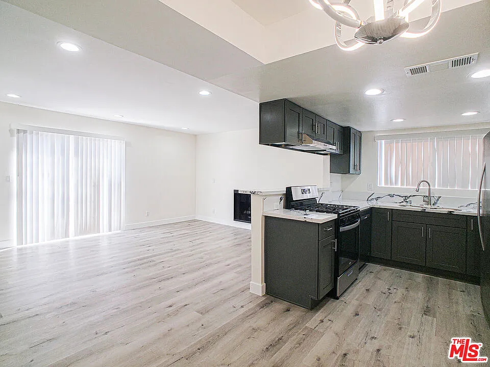 3 bed, 2.5 bath, 1500 sqft, $3,500 — Photo 4