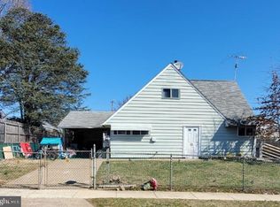 54 Azalea Ln, Levittown, PA 19055