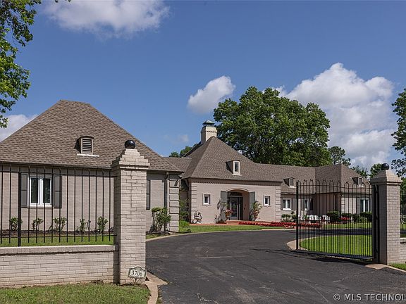 3rd image of 3706 Country Club Dr