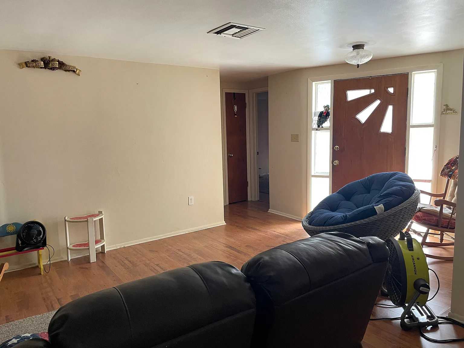 2 bed, 974 sqft, $1,500 — Photo 2