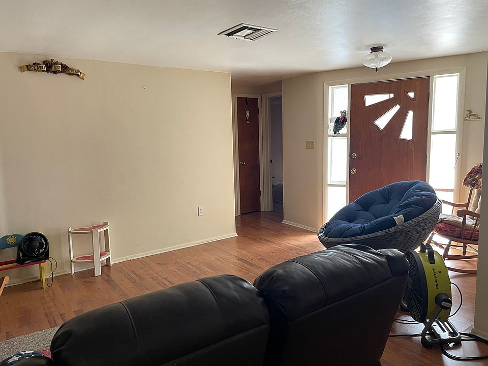 2nd image of 5703 Elkhorn Blvd