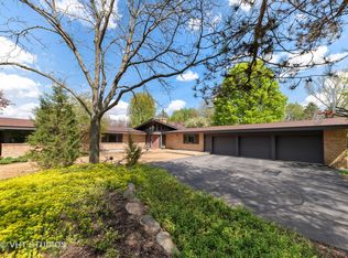 15 Barrington Hills Rd, Barrington, IL 60010