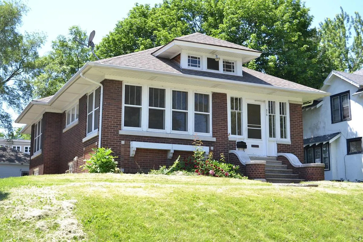 315 Dewey St photo 1