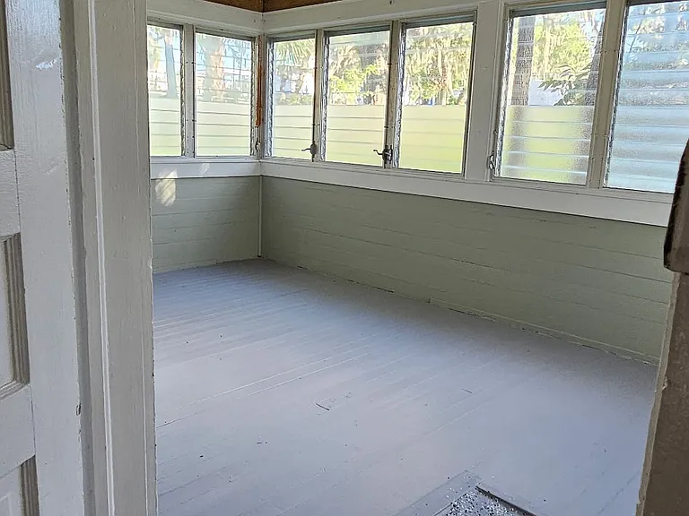 406 E Jefferson St — Photo 10