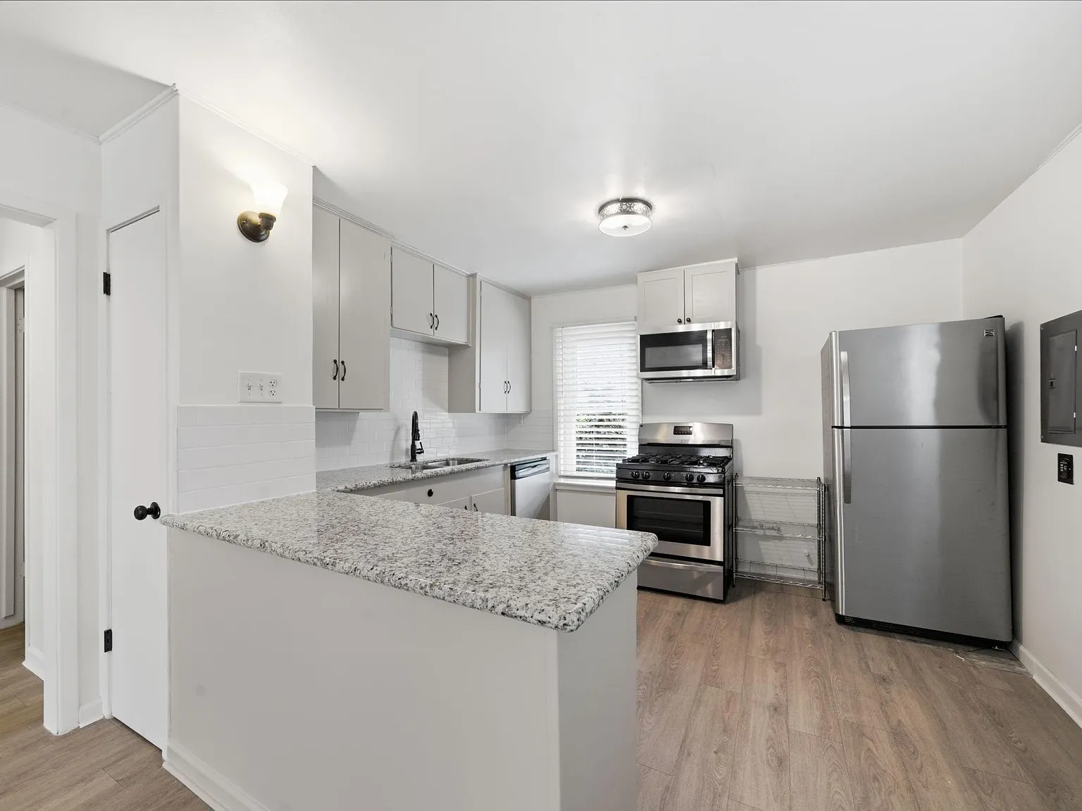 1 bed, 1.0 bath, 600 sqft, $1,700 — Photo 3
