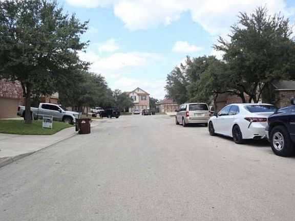 Exterior Neighborhood (street photo)