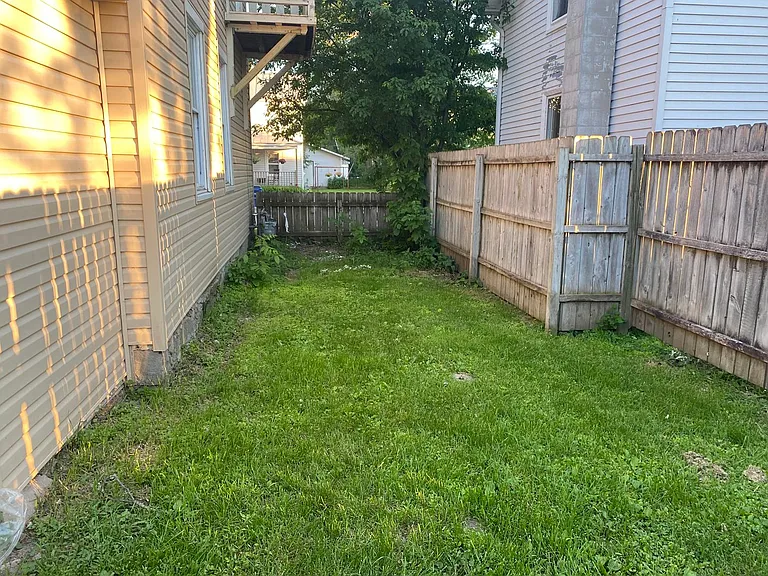 630 Chicago Ave — Photo 16