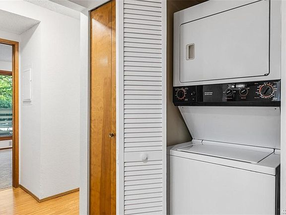 4th image of 1019 156th Ave NE APT B1