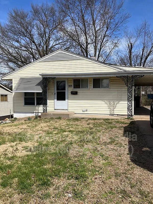 3 bed, 2.0 bath, 873 sqft, $975 — Photo 1