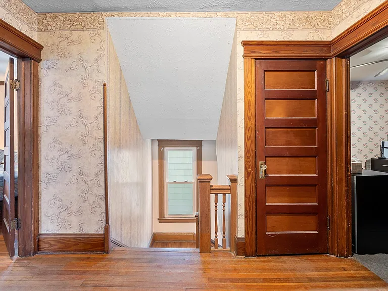925 Westcott St — Photo 16
