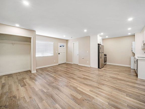 2nd image of 153 N 16th St #0B-1Ba-450Sqft
