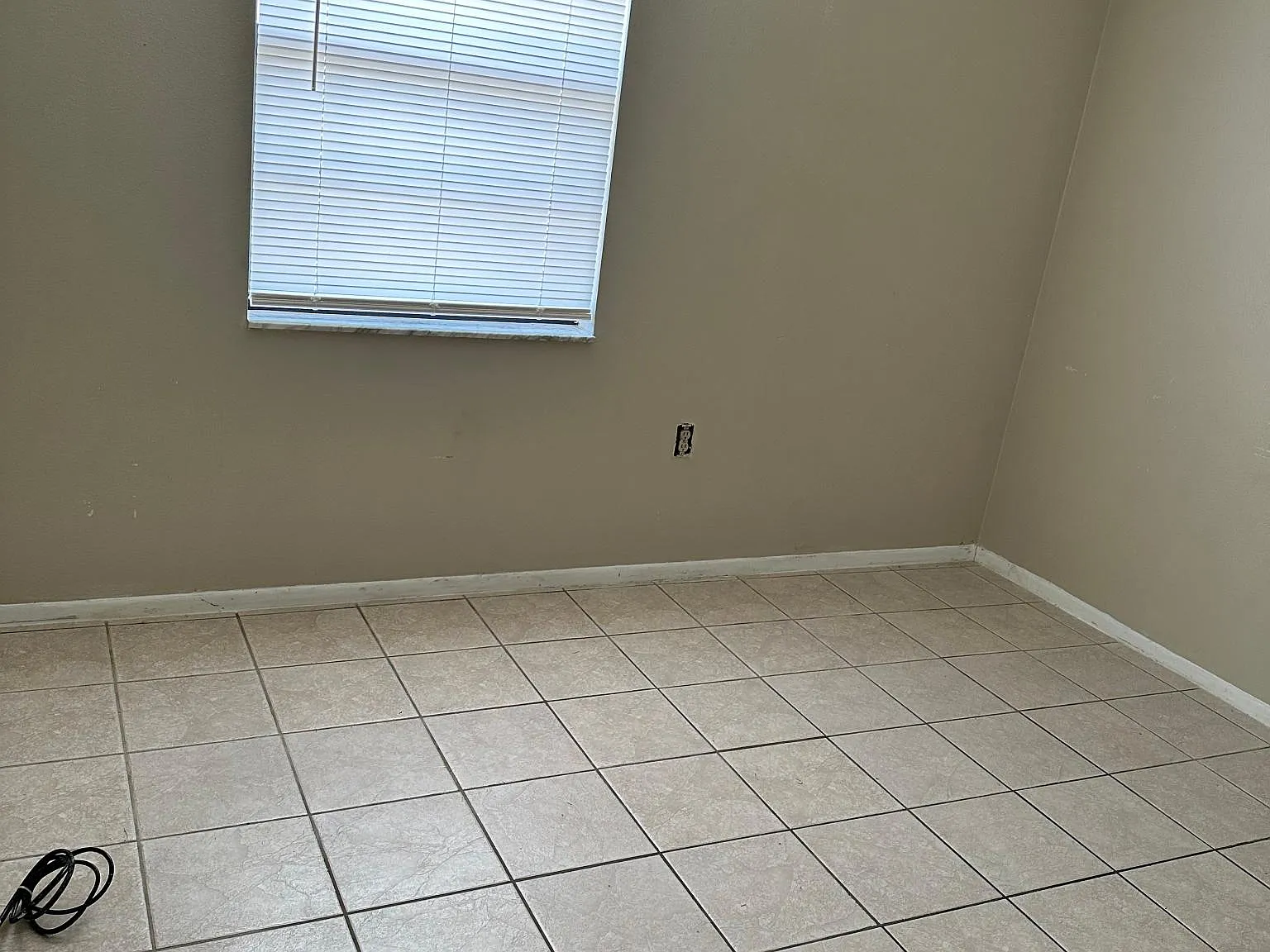 2 bed, 927 sqft, $1,400 — Photo 2