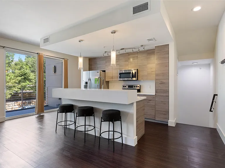 604 N Bluff Dr #225 — Photo 1