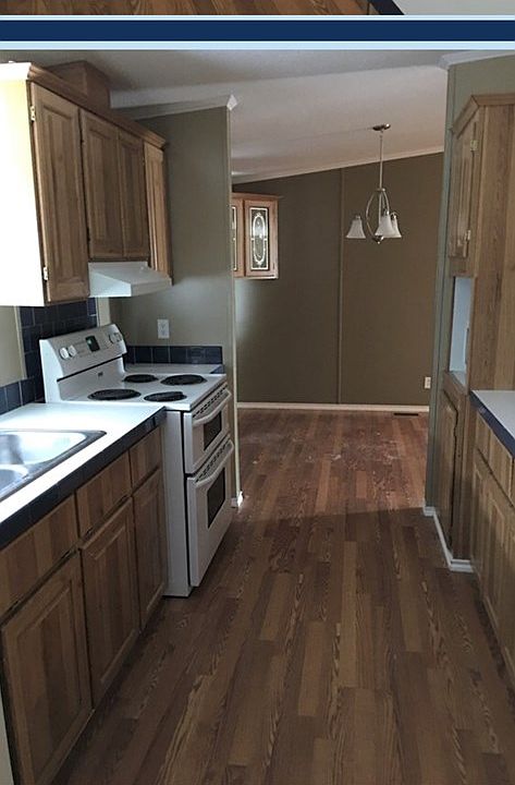 2nd image of 1933 N Mockingbird Ln