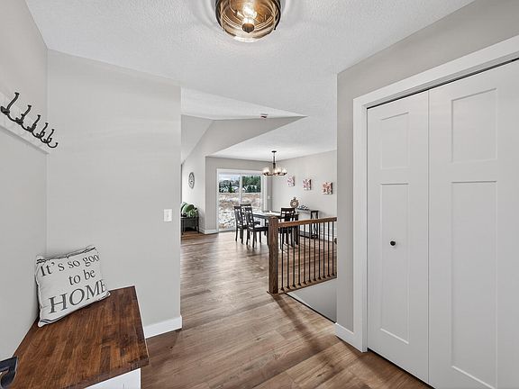 3rd image of 38639 Hawthorne Ave