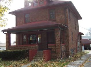 25 N 4th St, Savanna, IL 61074