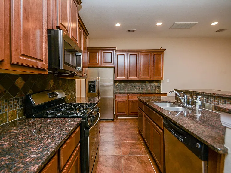 22 Cheswood Manor Dr — Photo 31