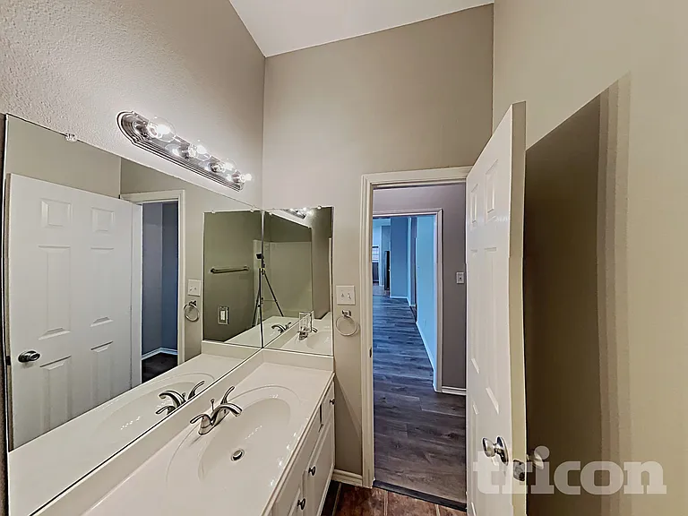 1013 Kingsley Dr — Photo 20