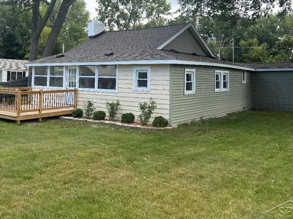 39 Spruce Ridge Dr, Bay City, MI 48706